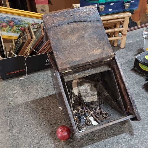 1265 - Victorian oak and brass coal scuttle features ornate detailing and a sturdy top handle. It has a hin... 