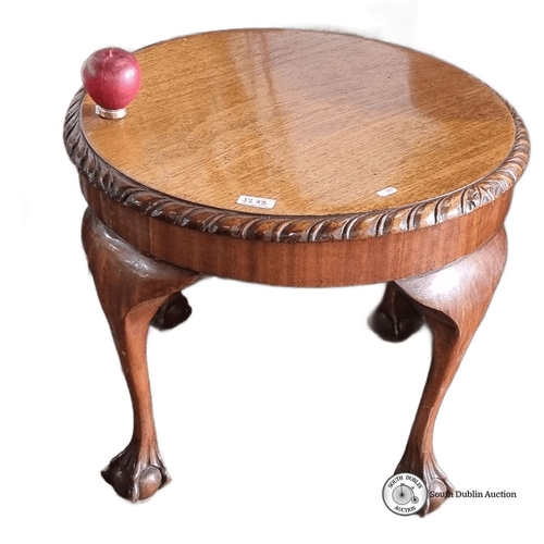 1273 - A Round mahogany side table with carved edging and ball-and-claw feet, Victorian style.