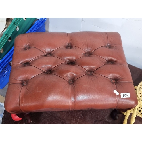 968 - Star lot: A lovey chesterfield leather footstool with curved wooden legs. Victorian style.