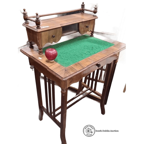 1315 - Star lot : Victorian mahogany desk stand with green baize writing surface, turned supports, and uppe... 