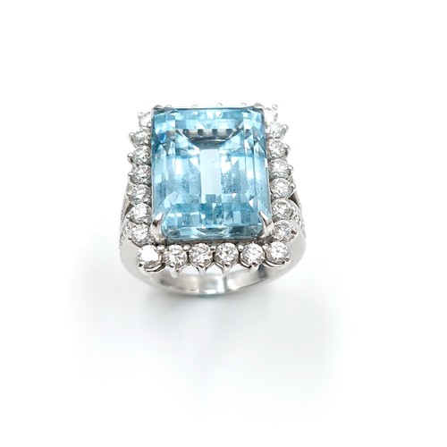 1 - Super Star Lot : An outstanding 18 carat huge 13.8 Carat Zambian Aquamarine diamond ring stamped 750... 