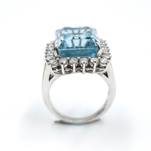 1 - Super Star Lot : An outstanding 18 carat huge 13.8 Carat Zambian Aquamarine diamond ring stamped 750... 