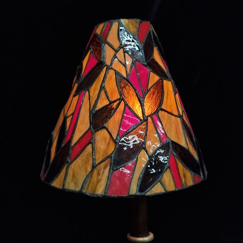 347 - A beautiful and highly ornate table lamp with gorgeous fleur de lis decoration to base in high relie... 