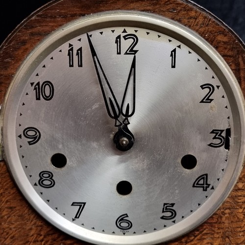 354 - A gorgeous vintage oak 8 day mantle clock with chime, mantle clock with glass front and bun feet.