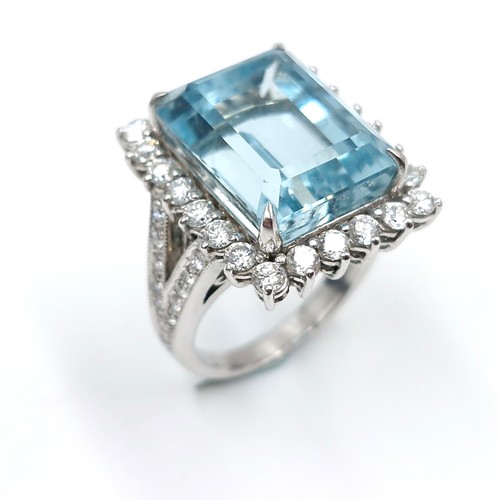 1 - Super Star Lot : An outstanding 18 carat huge 13.8 Carat Zambian Aquamarine diamond ring stamped 750... 