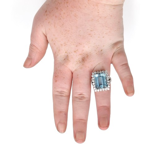 1 - Super Star Lot : An outstanding 18 carat huge 13.8 Carat Zambian Aquamarine diamond ring stamped 750... 