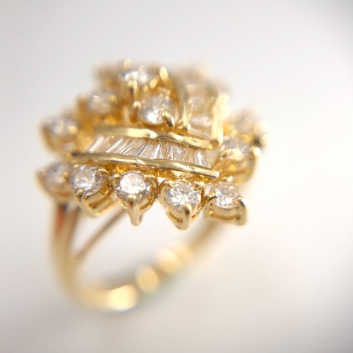 2 - Super Star Lot : A fabulous 18 carat yellow gold spray diamond ring set with 19 Assorted brilliant c... 