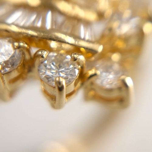 2 - Super Star Lot : A fabulous 18 carat yellow gold spray diamond ring set with 19 Assorted brilliant c... 