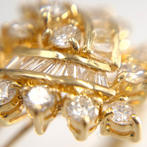 2 - Super Star Lot : A fabulous 18 carat yellow gold spray diamond ring set with 19 Assorted brilliant c... 