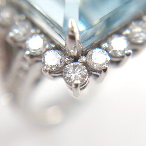 1 - Super Star Lot : An outstanding 18 carat huge 13.8 Carat Zambian Aquamarine diamond ring stamped 750... 