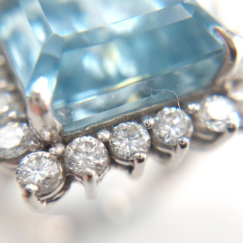 1 - Super Star Lot : An outstanding 18 carat huge 13.8 Carat Zambian Aquamarine diamond ring stamped 750... 