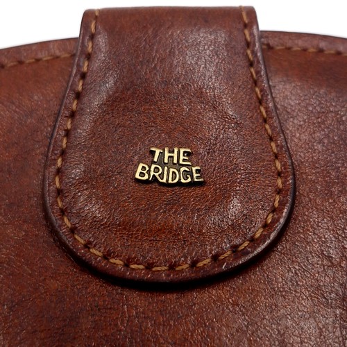 21 - A leather designer pouch purse with brass by 'The Bridge'. A good quality example. Dimensions: 11 x ... 