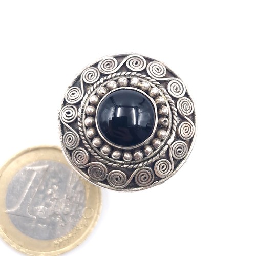 25 - A very attractive vintage onyx stone ring with attractive foliette surround mounted in sterling silv... 