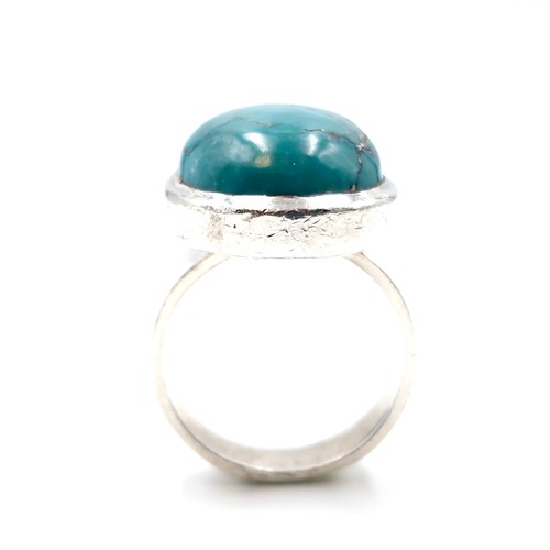 31 - A fabulous heavy turquoise stone ring mounted in sterling silver. Ring size - N. Weight - 10.55 gram... 