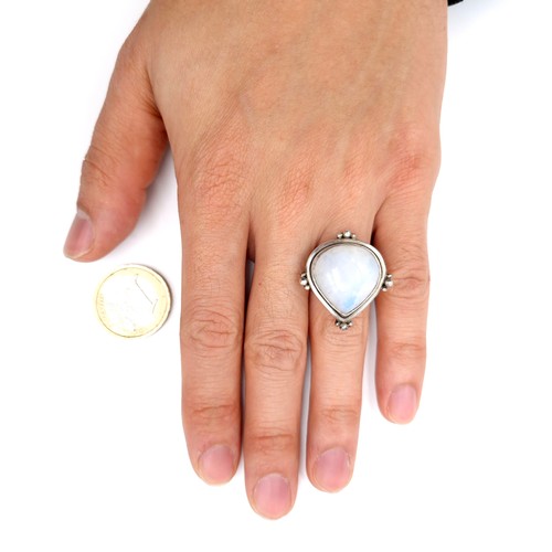 32 - A very pretty heavy heart shaped moonstone ring set in sterling silver. Ring size - Q. Weight - 11.2... 