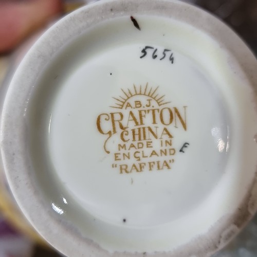 462 - 18 pieces of Art Deco Grafton China including cups, saucers and sandwich plate. IN a harvest yellow ... 