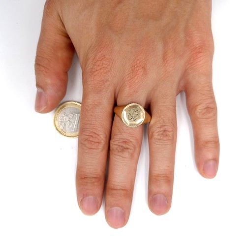 186 - Star Lot : A nine carat gold antique signet ring. Size - P 1/2. Weight - 5.7 grams. Boxed.