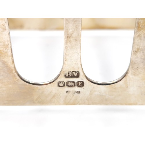 505 - Star lot : A pair of sterling silver Art Deco toast racks. Hallmarked Sheffield and dating to 1947. ... 