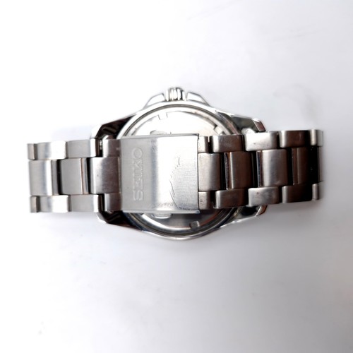 1048 - A fabulous classic heavy Seiko sapphire crystal 10 bar men's wristwatch. Model number: 066180, water... 