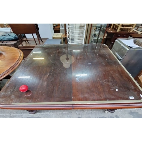 424 - Star Lot : A lovely Victorian mahogany dining table with turned legs and glass top in good condition... 