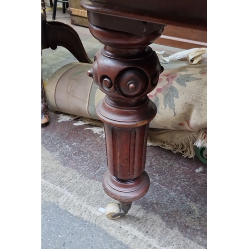 424 - Star Lot : A lovely Victorian mahogany dining table with turned legs and glass top in good condition... 