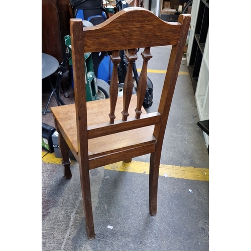 426 - Solid oak chair with turned spindle back, from the Arts and Crafts movement.