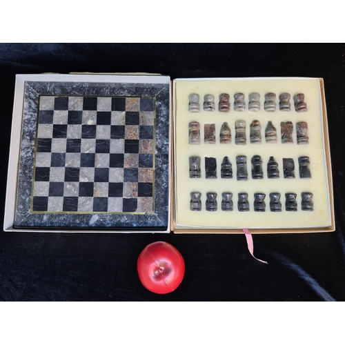 123 - A fabulous vintage cold Italain marble chess set comprising of board and full 32 pieces. Housed in o... 