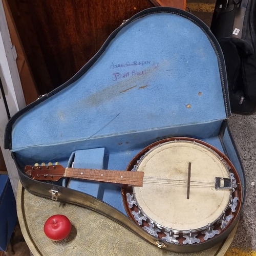 497 - Banjo with resonator, six-string, in hard case with blue interior lining from the mid-20th century. ... 