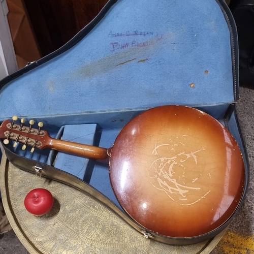 497 - Banjo with resonator, six-string, in hard case with blue interior lining from the mid-20th century. ... 