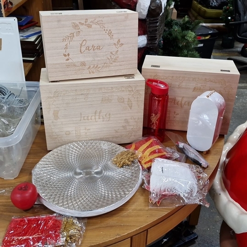 666 - Assorted festive decorations and accessories include engraved wooden boxes, a decorative glass plate... 