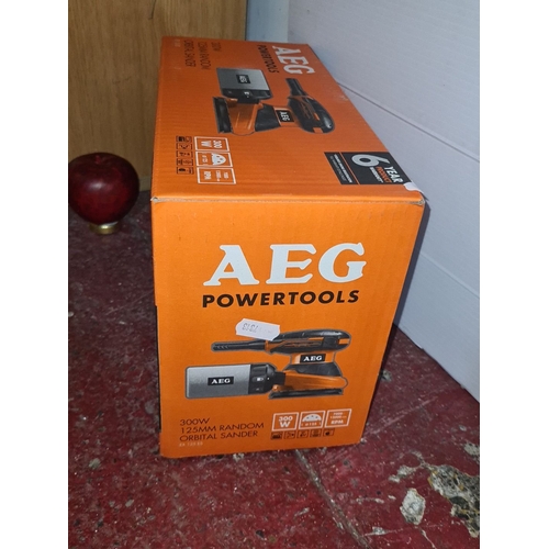 913 - A new in box AEG Powertools 300W 125mm Random Orbital Sander, model EX 125 ES. Comes with a 6-year p... 