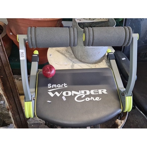 933 - Smart Wonder Core exercise machine with padded arms and seat.