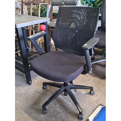 937 - Black mesh office chair with adjustable armrests and swivel base. A good sturdy example.