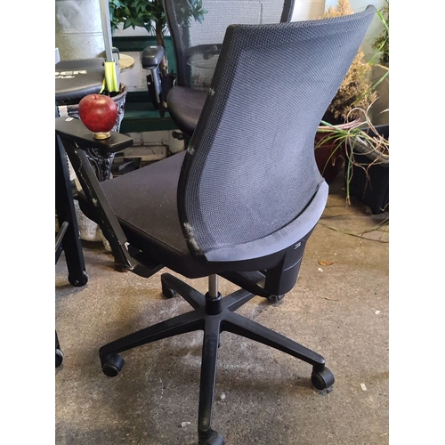 937 - Black mesh office chair with adjustable armrests and swivel base. A good sturdy example.