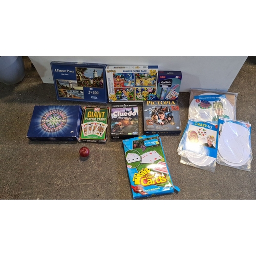 963 - Mixed lot includes jigsaw puzzles, games, and craft items, featuring 