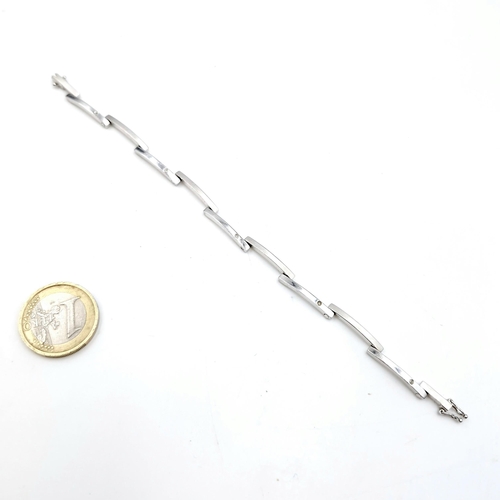 1080 - An Irish Sterling Silver bracelet with diamonds. With hallmarks. Boxed. 
Total Weight: 4.1 g