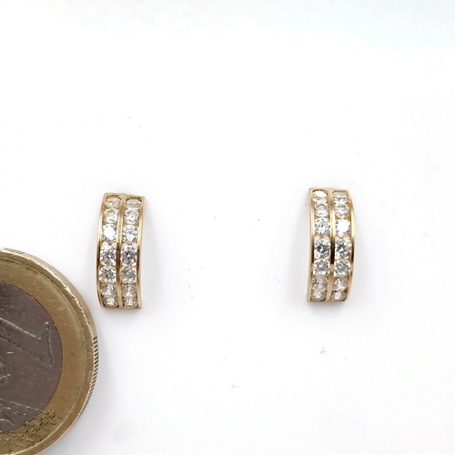 1081 - A fine pair of 9ct Gold earrings with gem stones. §Total Weight: 0.4 g