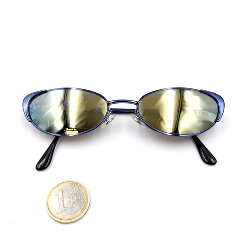 1083 - A fabulous 'Chloe, Made in Italy' sun glasses. Lens clear with no scratches.