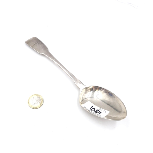 1084 - A very large Irish silver serving spoon hallmarked to Dublin. Weight: 21.6 grams.