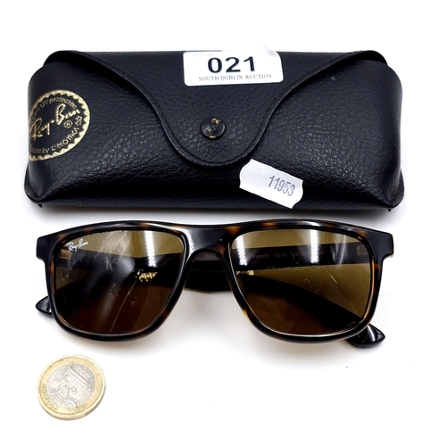 21 - A pair of Ray-Ban sunglasses with faux tortoise shell frames and serial nos to frame. Lenses show sl... 