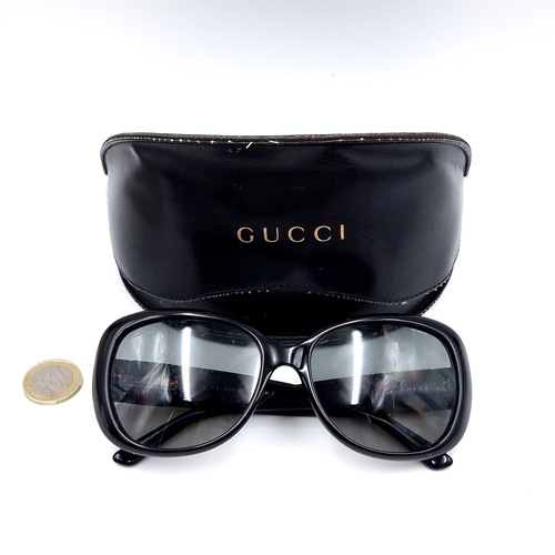 25 - A pair of Gucci sunglasses marked 'Made in Italy' with attractive detailing to frames.  Comes in Guc... 