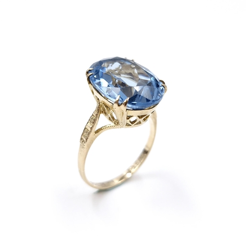 30 - Star Lot : A Fabulous Large blue topaz gemstone ring set in nine carat gold. Size - Q. Weight - 5.1 ... 