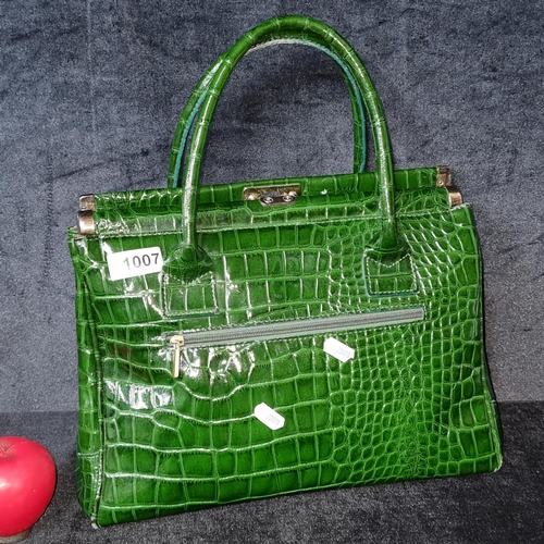 1007 - A striking green crocodile-patterned leather handbag with brass hardware.