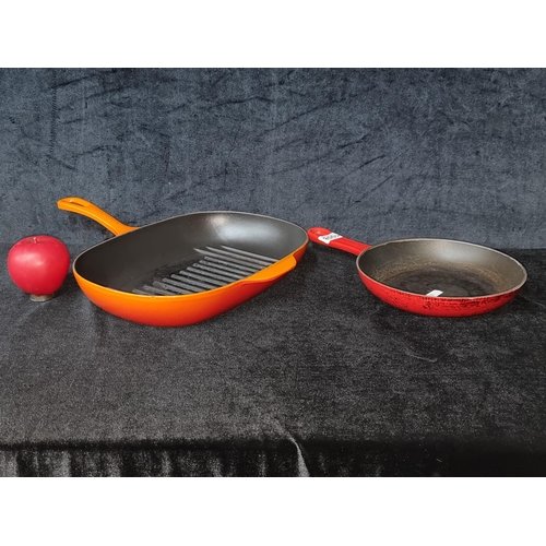 1008 - A pair of cast iron Le Creuset pans including a square griddle pan and a frying pan from the Cerise ... 