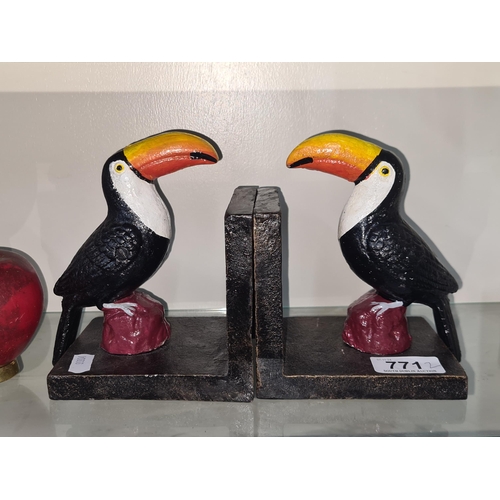 771 - A pair of charming bookends in the form of the famous Guinness Toucan.