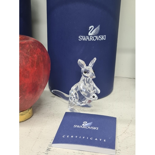 795 - A Swarovski Kangaroo with baby joey. RRP £80.00 on thecrystallodge.co.uk. Super collectors item. Wit... 