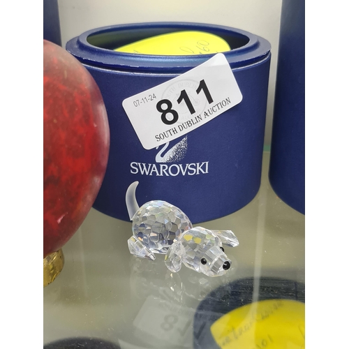 811 - A Swarovski beagle puppy playing. RRP £60.00 on thecrystallodge.co.uk. Super collectors item. With o... 