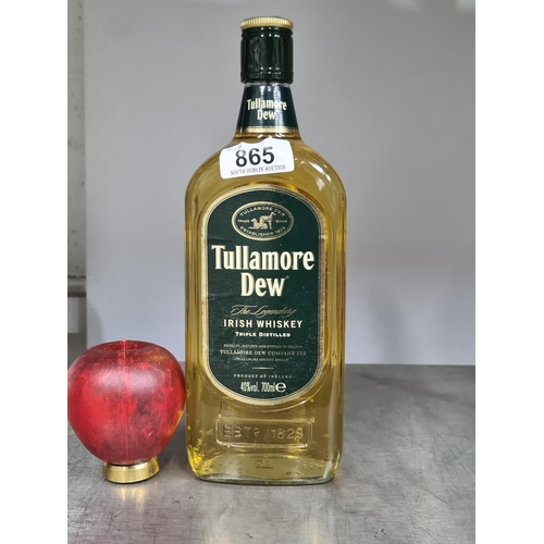 865 - A bottle of Tullamore Dew Irish Whiskey 70cl 40%.