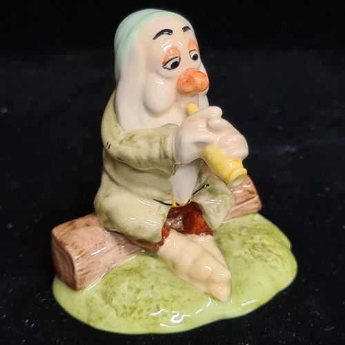 133 - Star Lot : A full collection of Snow White and the seven dwarfs from Royal Doulton, all in as new co... 