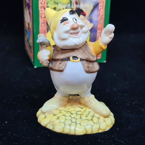 133 - Star Lot : A full collection of Snow White and the seven dwarfs from Royal Doulton, all in as new co... 